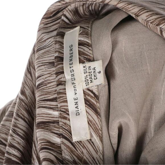 Diane von Furstenberg Silk Jersey Knit Dress – Abstract Print, Button Front Sz 6 - Picture 5 of 5